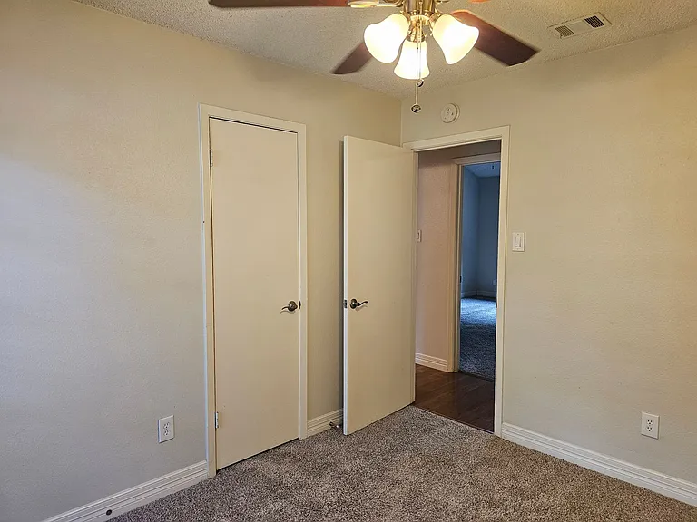 704 Chestnut Xing — Photo 27