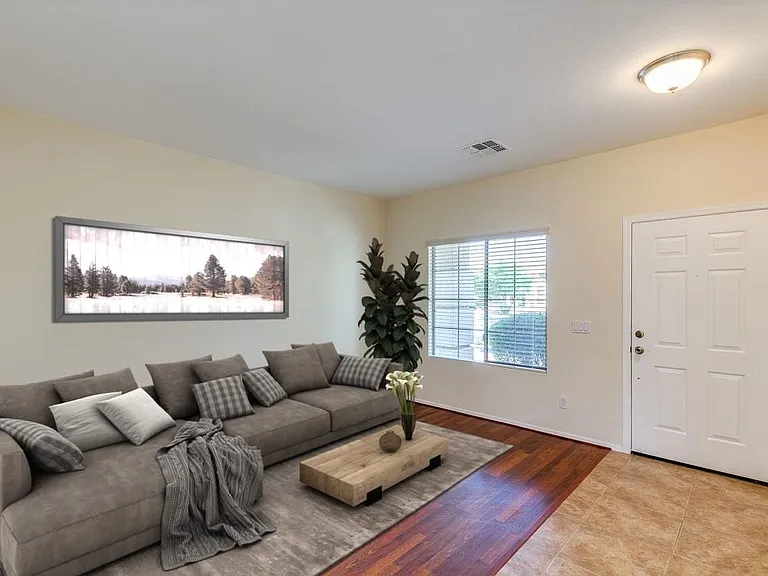 1306 E Birdland Dr — Photo 4