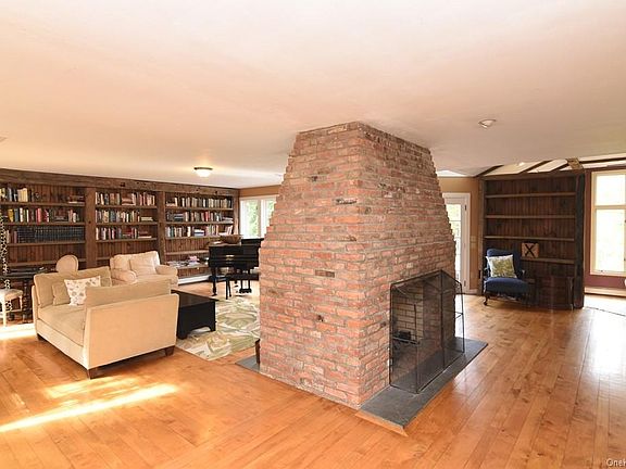 2nd image of 120 Sherwood Hill Rd