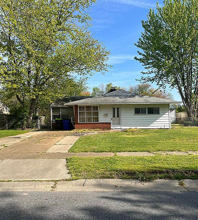 1st image of 28 Mallboro Dr