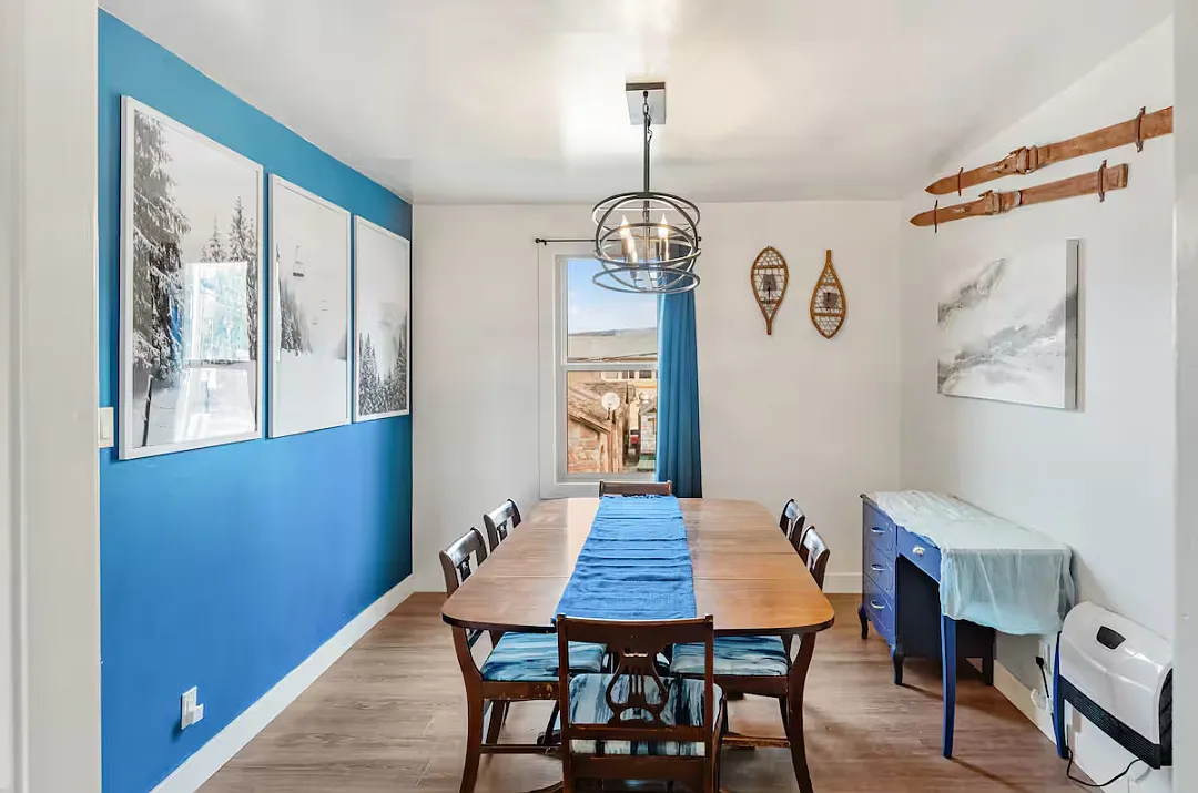 3 bed / 1 bath on the Boulevard! — Photo 2