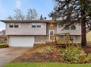 120 Walnut Dr, St Charles, IL 60174