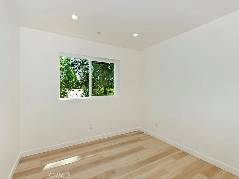 441 Oriole Dr #3 — Photo 37