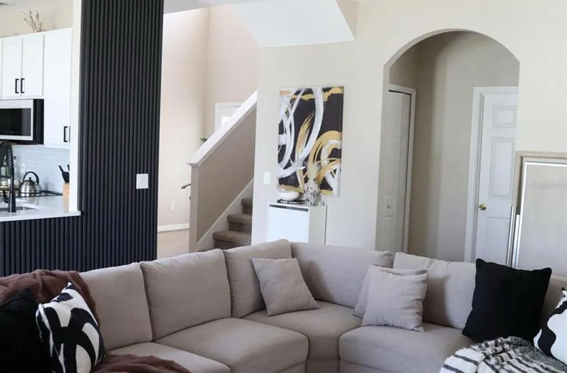 4 bed, 2396 sqft, $3,100 — Photo 3