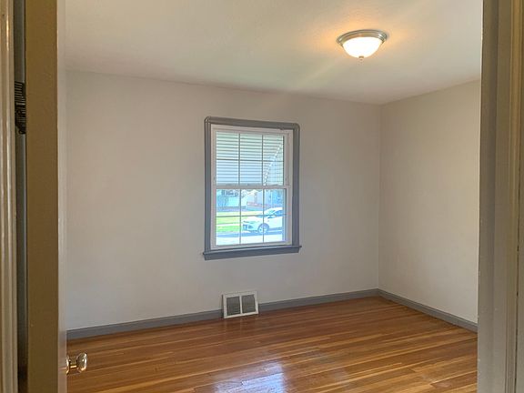 5th image of 10909 Brunswick Ave