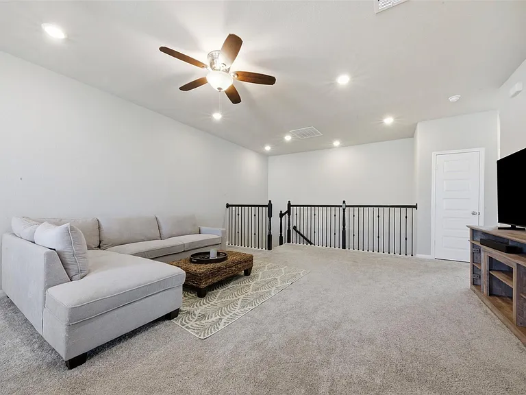 2406 Driftwood Trl — Photo 16