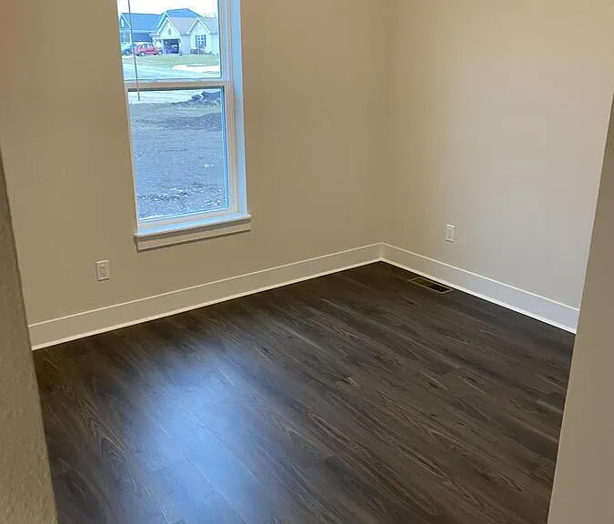 W218N16046 Tiger Lily Dr — Photo 15