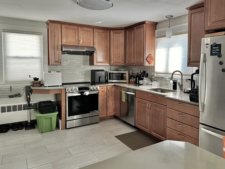 311 Temple St — Photo 16