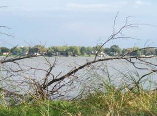 2 N Lake St, Neenah, WI 54956