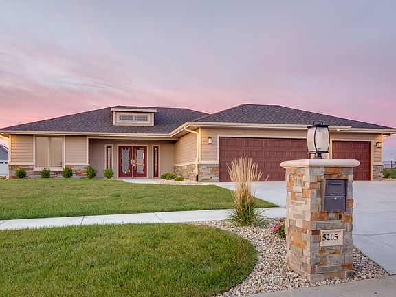 2nd image of 5205 Grand Luxe Dr