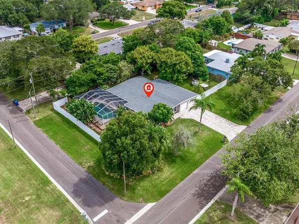 700 25th St SW, Largo, FL 33770