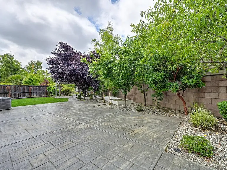 6130 Mehrten Cir — Photo 4