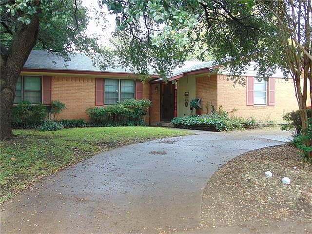 1st image of 215 Magnolia Ln