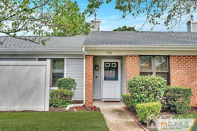 1st image of 137 Wycoff Way W