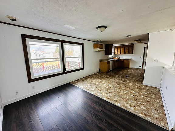 5th image of 566 W Brown St
