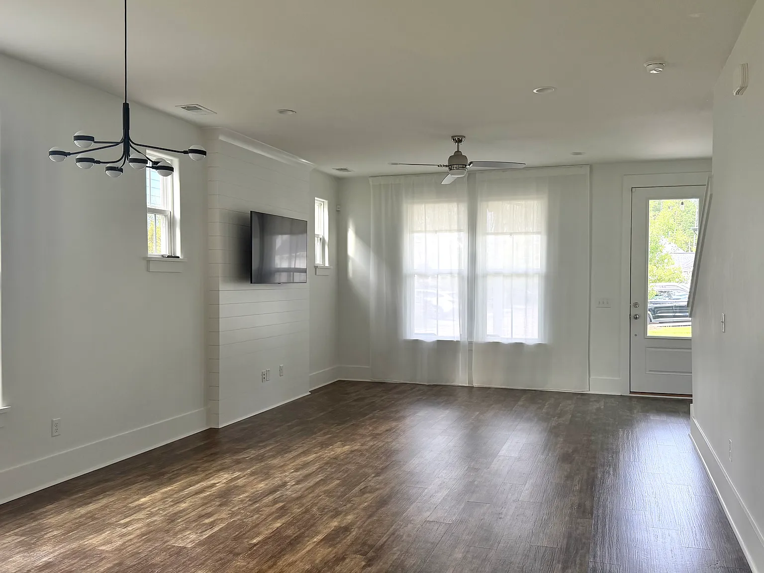 3 bed, 1368 sqft, $2,200 — Photo 3