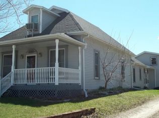 909 Summit St, Center Point, IA 52213