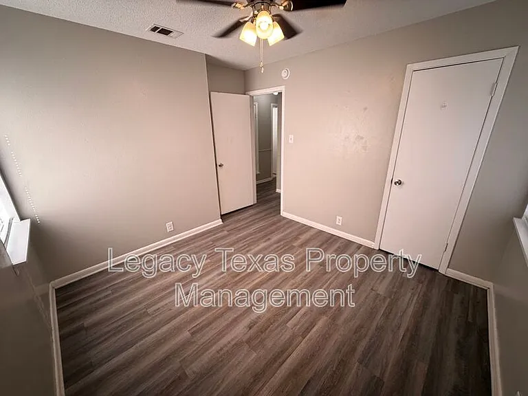 1902 Joslin St — Photo 12