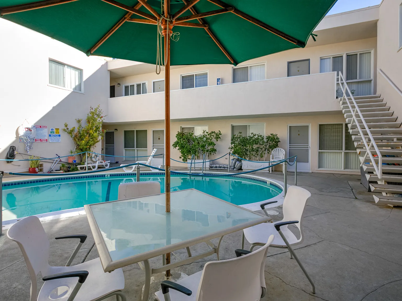 Holt Villas — Photo 4