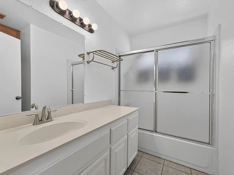 1118 Cresthaven Dr — Photo 17