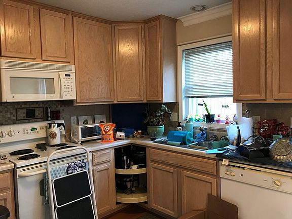 3rd image of 10 Beverly Ct APT 4