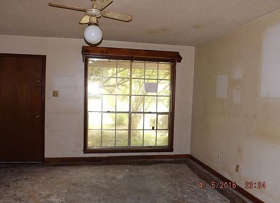3rd image of 511 Goldenrod Dr