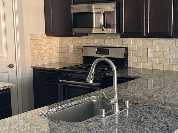 4th image of 8126 Carillon Way