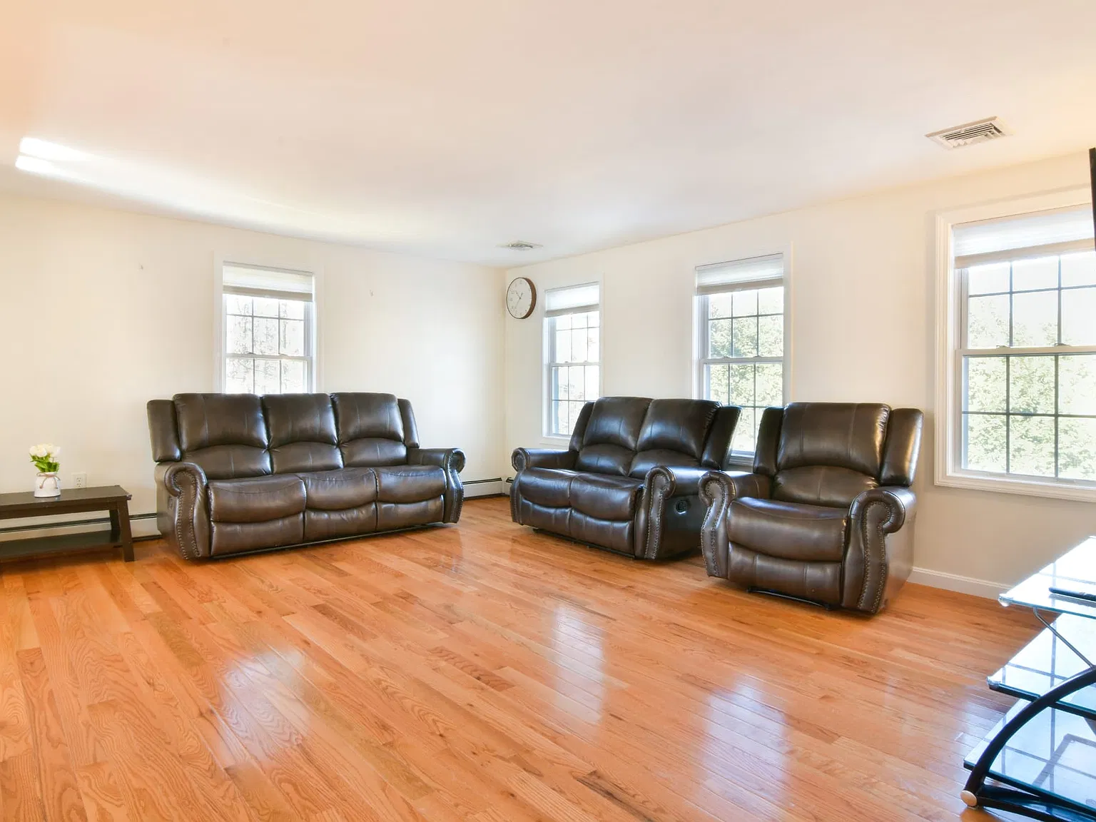 2 bed, 1155 sqft, $2,800 — Photo 2