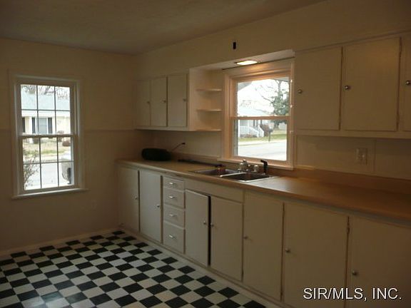 4th image of 406 N Donk Ave