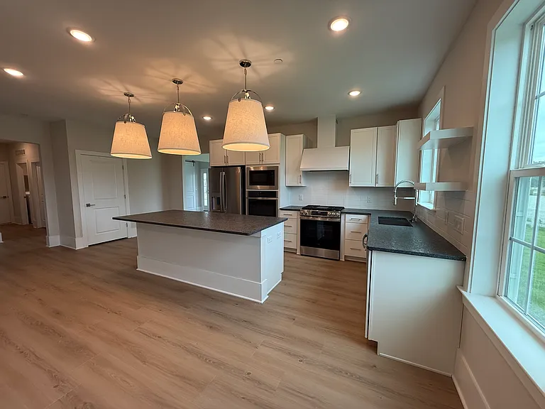 1404 Justin Dr — Photo 7