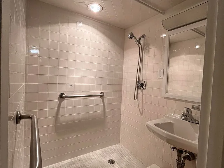 Sycamore Place Apartments — Photo 28