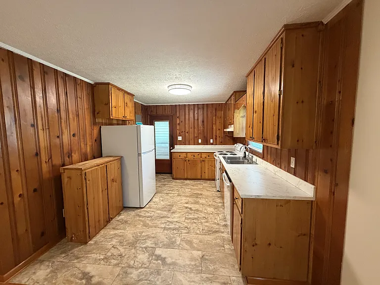 941 Harrington Dr — Photo 5