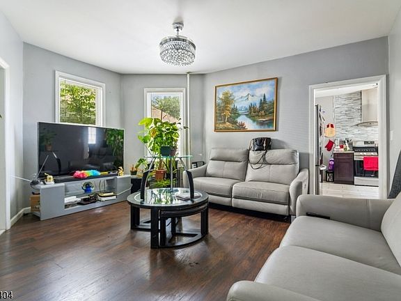 3rd image of 303 Harrison St #2