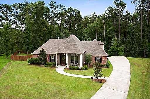Aerial View of the nicely landscaped cul-de-sac lot.