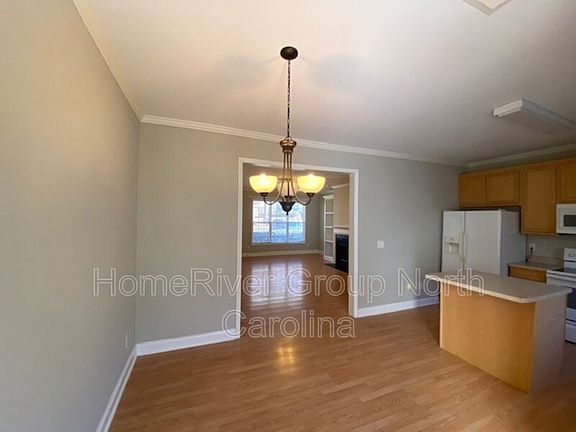 5th image of 4467 Baylor St