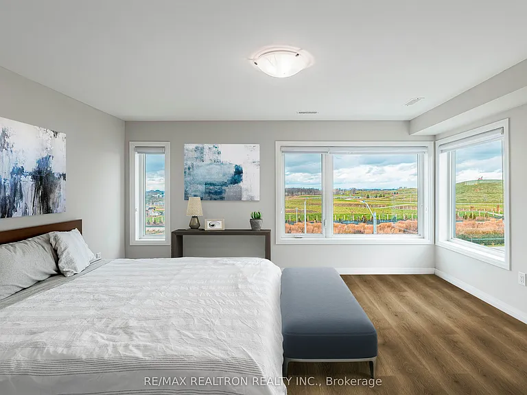 213 Downsview Park Blvd — Photo 8