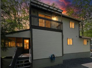 275 Canterbury Rd, Bushkill, PA 18324