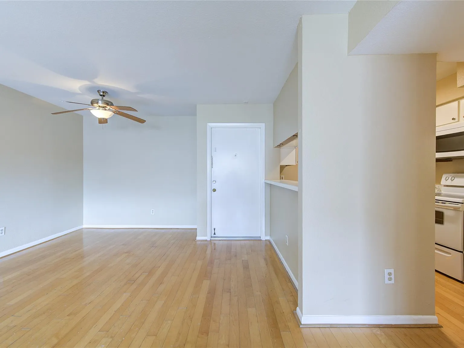 3055 Walnut Bend Ln — Photo 3