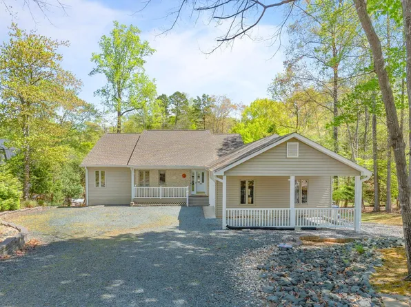 65 Wildwood Dr, Palmyra, VA 22963