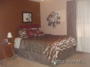 608 Deerfield Rd, Chatham, IL 62629