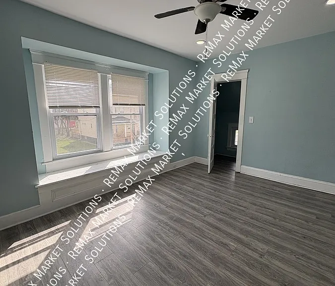 1130 E 111th St — Photo 14