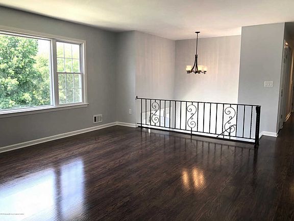 4th image of 138 Joanna Dr