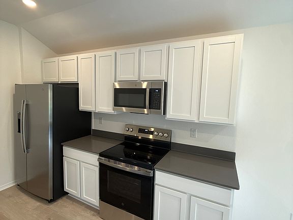 3rd image of 1056 Raven Walk Dr