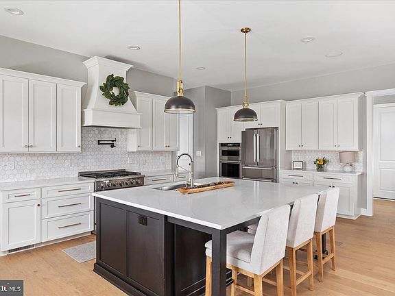 3rd image of 8189 Summerfield Hills Dr