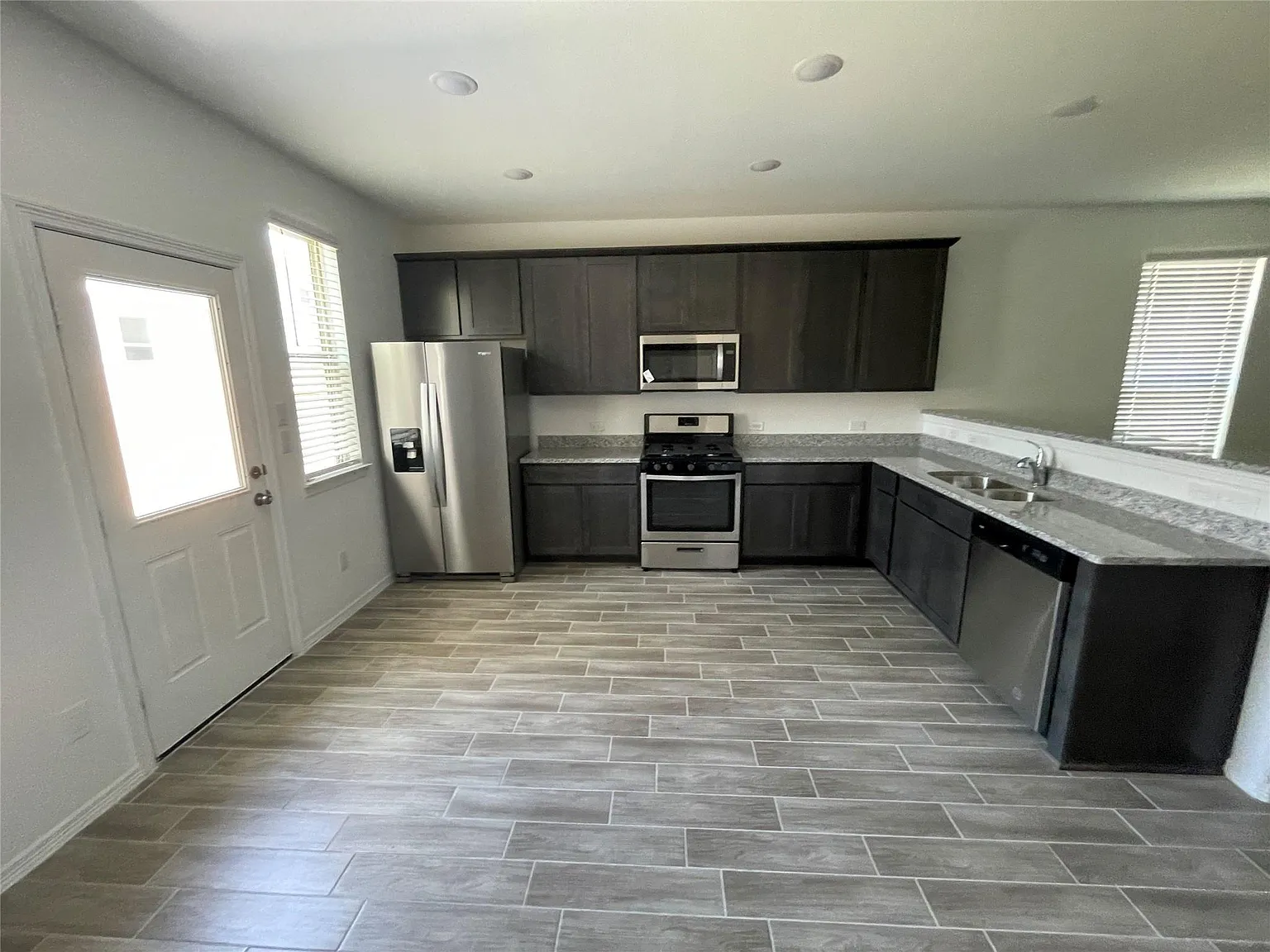 3 bed, 2.0 bath, 1548 sqft, $1,895 — Photo 4