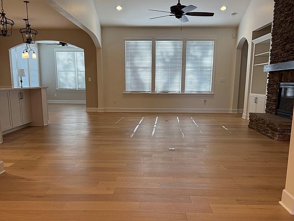 2nd image of 305 Dandelion Dr