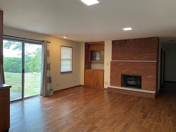 5th image of 388 Boehme Ln