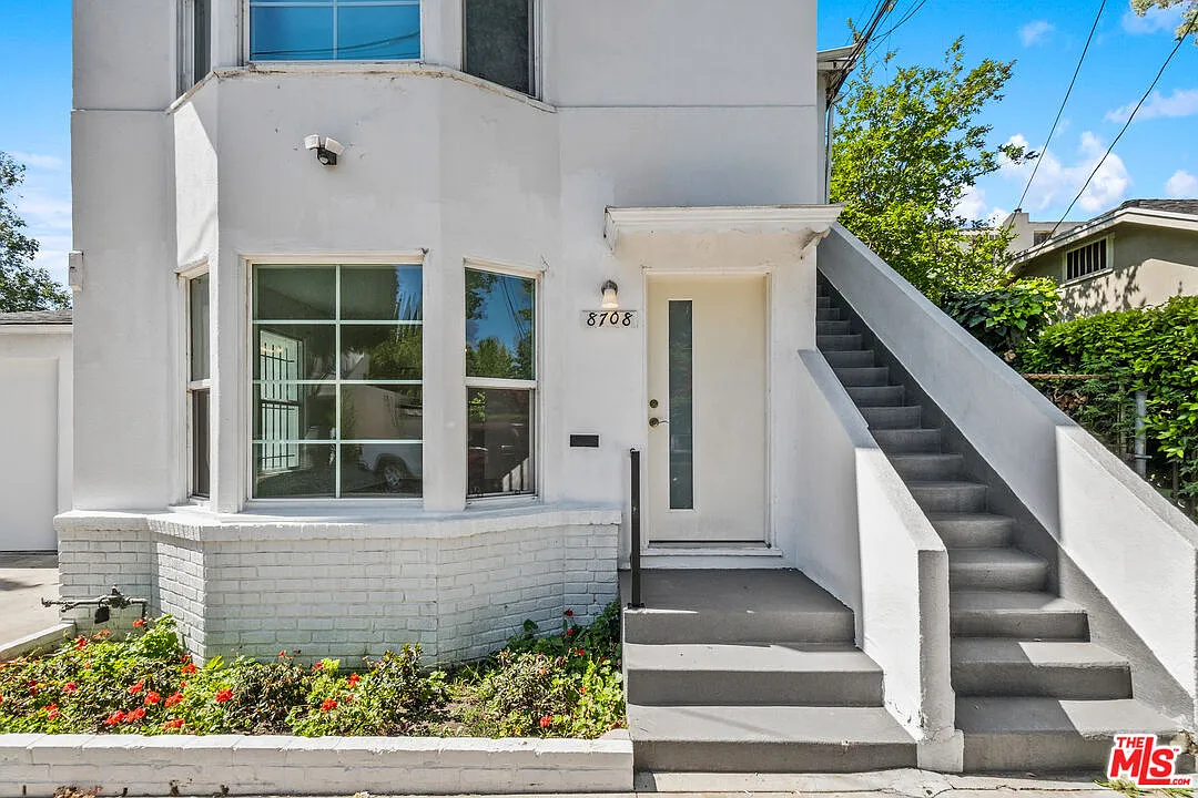1 bed, 1.0 bath, $3,100 — Photo 1