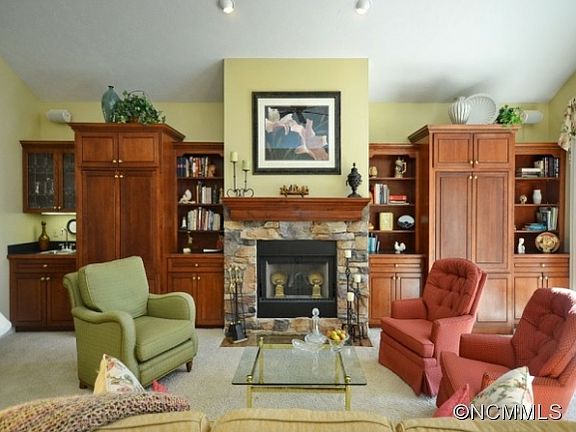 5th image of 40 Falls View Ct
