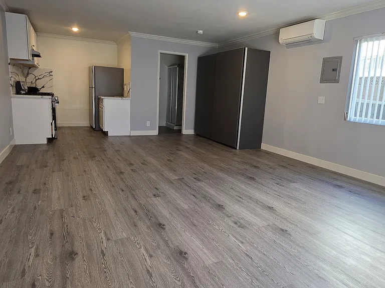 13751 Oxnard St #100 — Photo 11